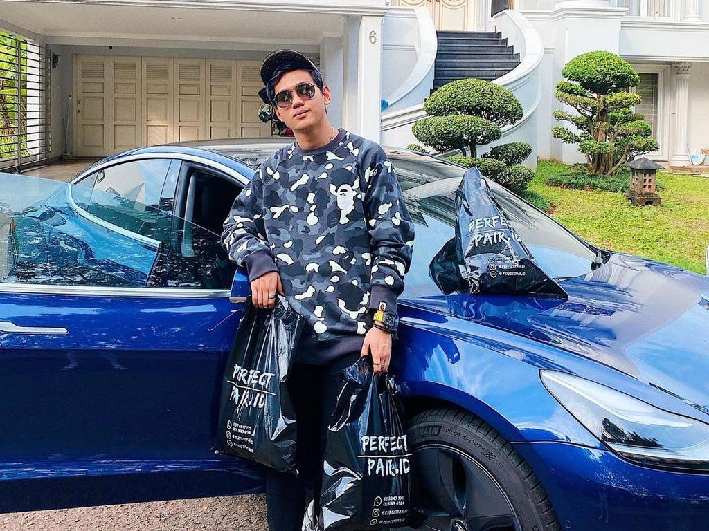 Indra Kenz Doyan Indomie Bangladesh, Punya Langganan di Pinggir Jalan!